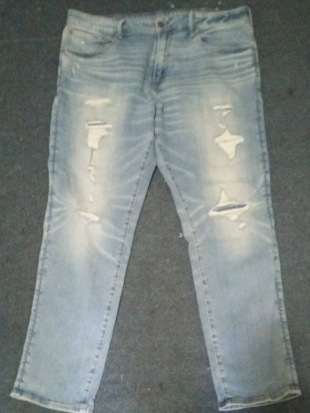 American Eagle Outfitters Light Distressed 38x32 Athletic Fit Prestine Con🔥🔥🔥